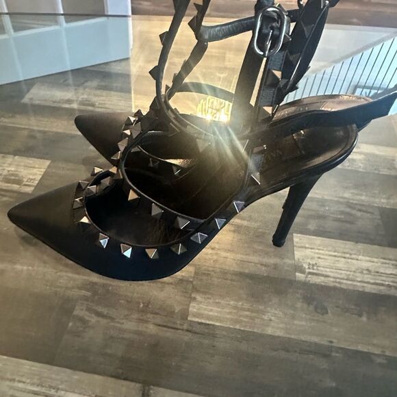 Valentino Garavani Rockstud Black Women's Shoes - Picture 6 of 14